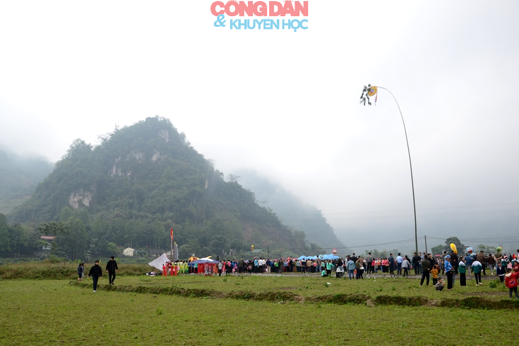 Đồng bào Giáy ở Cốc San tưng bừng hội xuống đồng đầu năm mới - Ảnh 11.