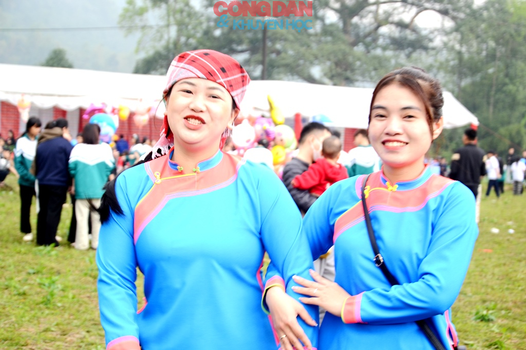 Đồng bào Giáy ở Cốc San tưng bừng hội xuống đồng đầu năm mới - Ảnh 13.