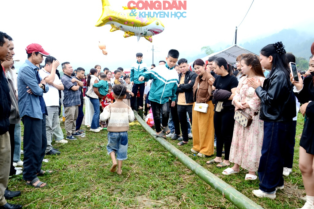 Đồng bào Giáy ở Cốc San tưng bừng hội xuống đồng đầu năm mới - Ảnh 15.