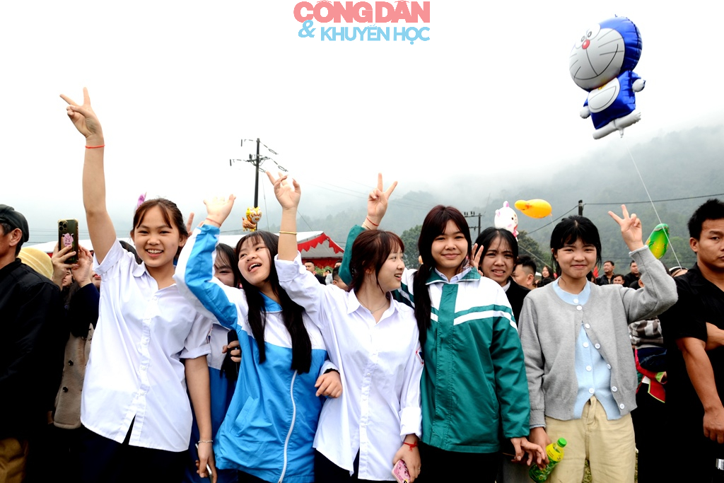 Đồng bào Giáy ở Cốc San tưng bừng hội xuống đồng đầu năm mới - Ảnh 16.