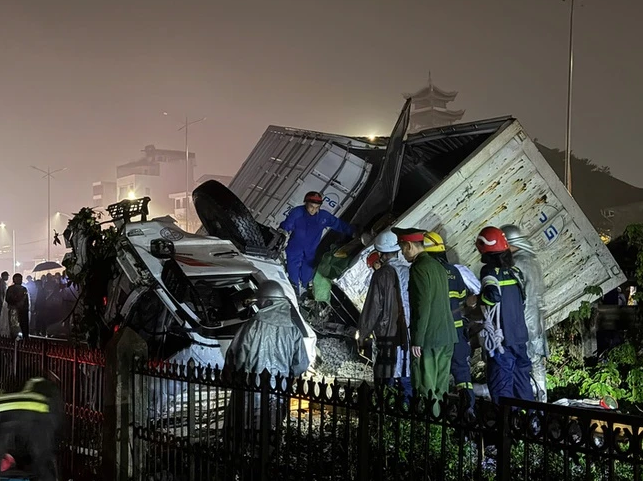 Nguy&ecirc;n nh&acirc;n vụ tai nạn đường sắt nghi&ecirc;m trọng ở H&agrave; Nội - Ảnh 1.