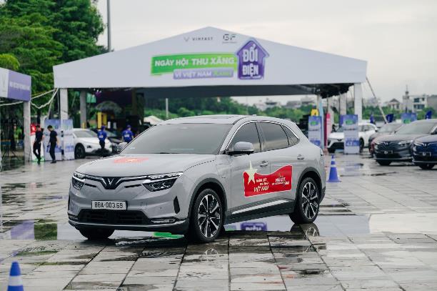 Cơ hội cuối thử vận may tr&uacute;ng xe m&aacute;y điện khi mua VinFast VF 8- Ảnh 2.