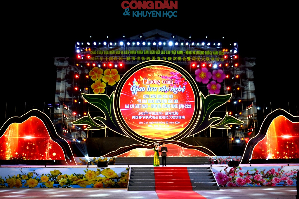 Tưng bừng giao lưu văn nghệ &ldquo;Ch&agrave;o Xu&acirc;n bi&ecirc;n giới&rdquo; Việt Nam &ndash; Trung Quốc tại L&agrave;o Cai - Ảnh 1.