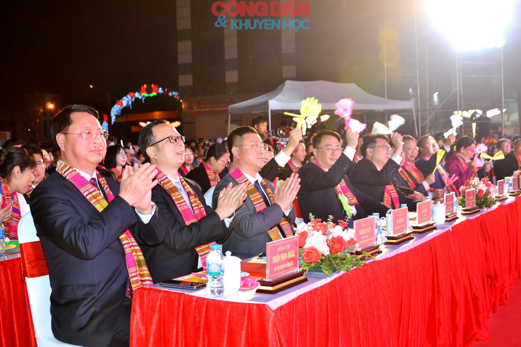 Tưng bừng giao lưu văn nghệ &ldquo;Ch&agrave;o Xu&acirc;n bi&ecirc;n giới&rdquo; Việt Nam &ndash; Trung Quốc tại L&agrave;o Cai - Ảnh 5.