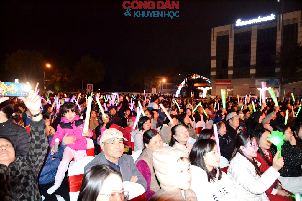 Tưng bừng giao lưu văn nghệ &ldquo;Ch&agrave;o Xu&acirc;n bi&ecirc;n giới&rdquo; Việt Nam &ndash; Trung Quốc tại L&agrave;o Cai - Ảnh 7.