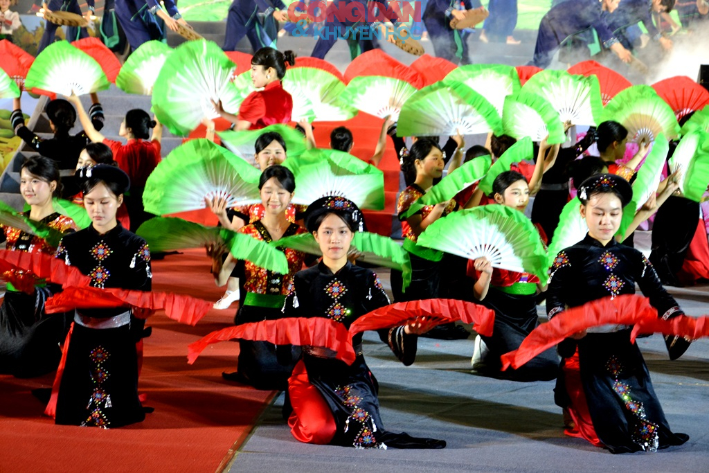 Tưng bừng giao lưu văn nghệ &ldquo;Ch&agrave;o Xu&acirc;n bi&ecirc;n giới&rdquo; Việt Nam &ndash; Trung Quốc tại L&agrave;o Cai - Ảnh 9.