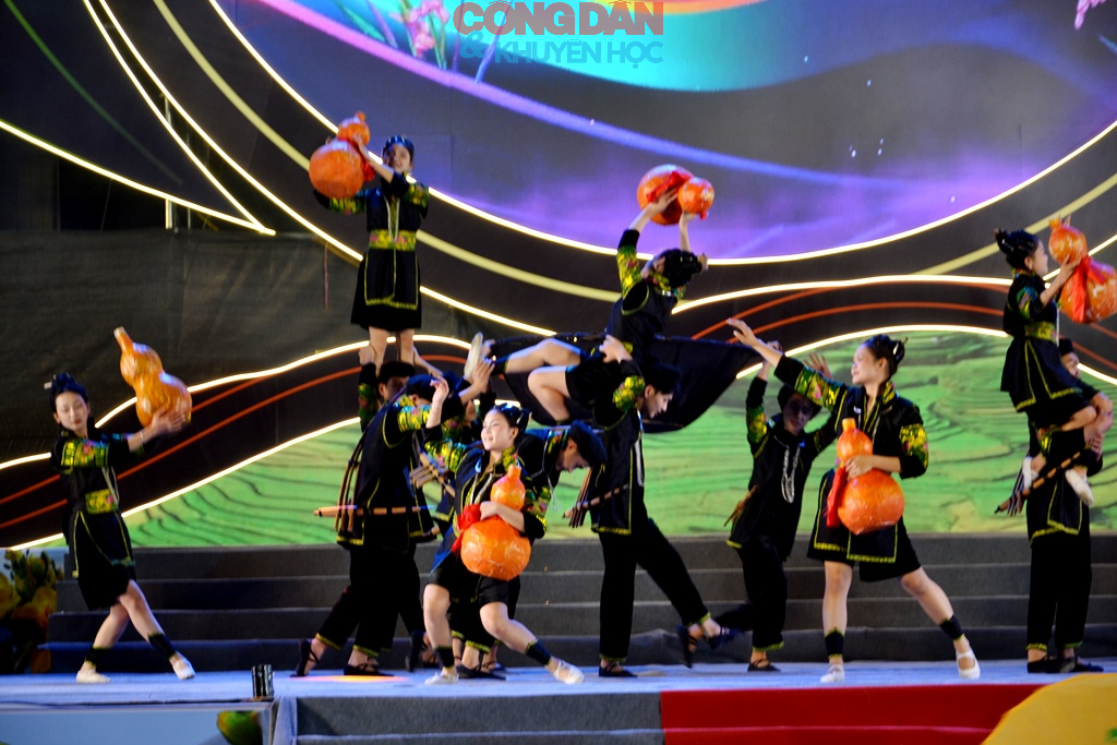 Tưng bừng giao lưu văn nghệ &ldquo;Ch&agrave;o Xu&acirc;n bi&ecirc;n giới&rdquo; Việt Nam &ndash; Trung Quốc tại L&agrave;o Cai - Ảnh 12.