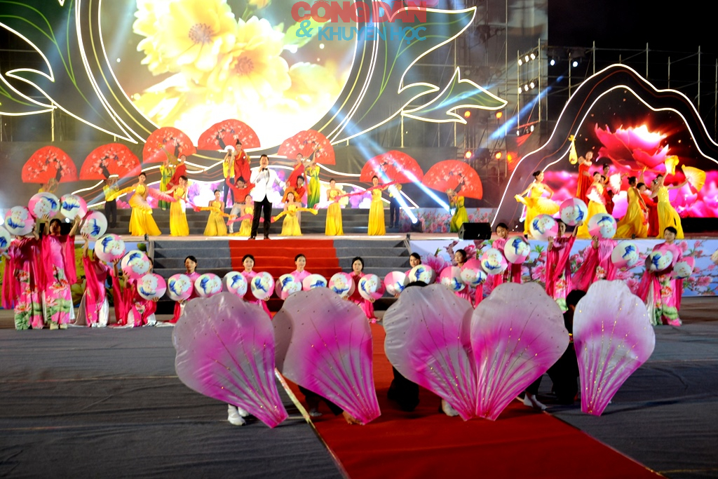 Tưng bừng giao lưu văn nghệ &ldquo;Ch&agrave;o Xu&acirc;n bi&ecirc;n giới&rdquo; Việt Nam &ndash; Trung Quốc tại L&agrave;o Cai - Ảnh 13.