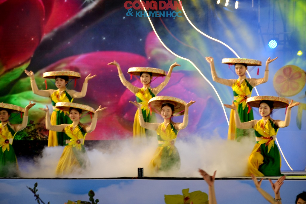 Tưng bừng giao lưu văn nghệ &ldquo;Ch&agrave;o Xu&acirc;n bi&ecirc;n giới&rdquo; Việt Nam &ndash; Trung Quốc tại L&agrave;o Cai - Ảnh 14.