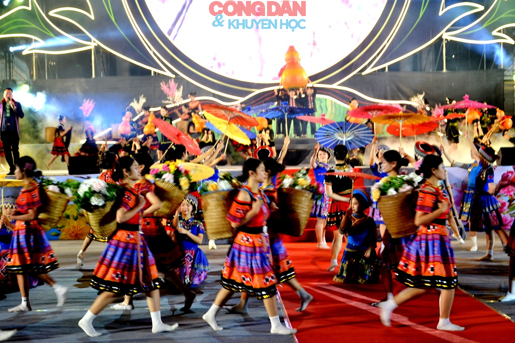 Tưng bừng giao lưu văn nghệ &ldquo;Ch&agrave;o Xu&acirc;n bi&ecirc;n giới&rdquo; Việt Nam &ndash; Trung Quốc tại L&agrave;o Cai - Ảnh 17.