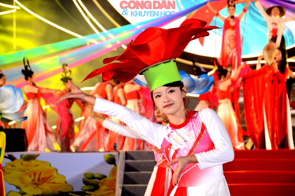 Tưng bừng giao lưu văn nghệ &ldquo;Ch&agrave;o Xu&acirc;n bi&ecirc;n giới&rdquo; Việt Nam &ndash; Trung Quốc tại L&agrave;o Cai - Ảnh 19.