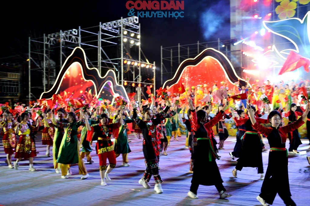 Tưng bừng giao lưu văn nghệ &ldquo;Ch&agrave;o Xu&acirc;n bi&ecirc;n giới&rdquo; Việt Nam &ndash; Trung Quốc tại L&agrave;o Cai - Ảnh 21.