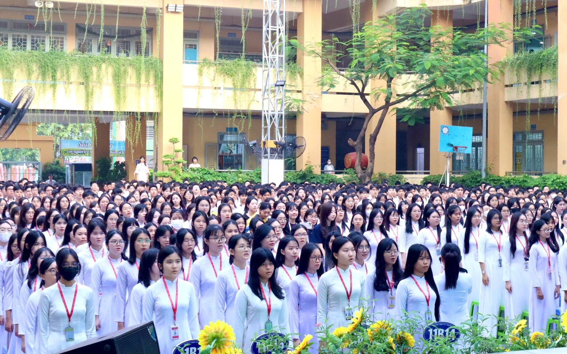 Chồng ch&eacute;o c&aacute;c kỳ thi: Bộ Gi&aacute;o dục v&agrave; Đ&agrave;o tạo n&ecirc;n giao kỳ thi tốt nghiệp về địa phương - Ảnh 2.