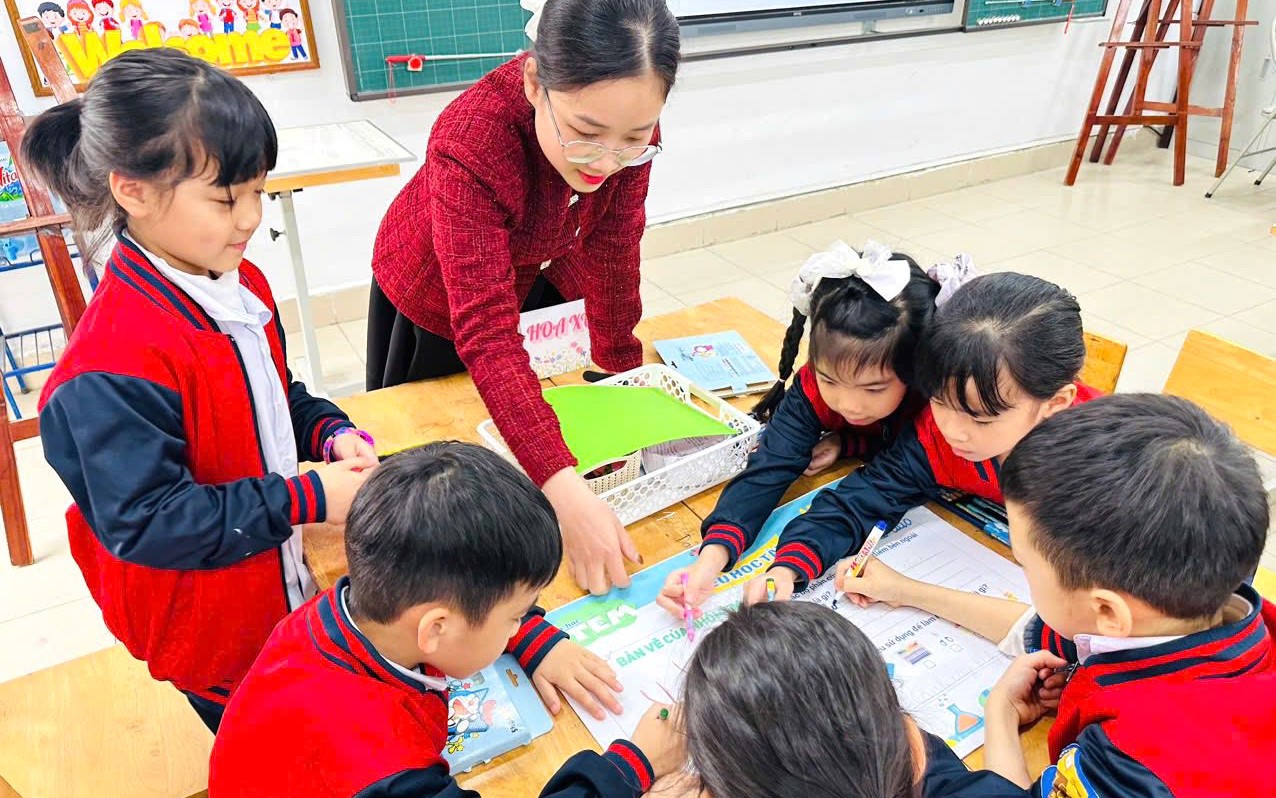 Lương gi&aacute;o vi&ecirc;n hợp đồng năm 2026: Những ai được tăng theo lương cơ sở mới? - Ảnh 2.