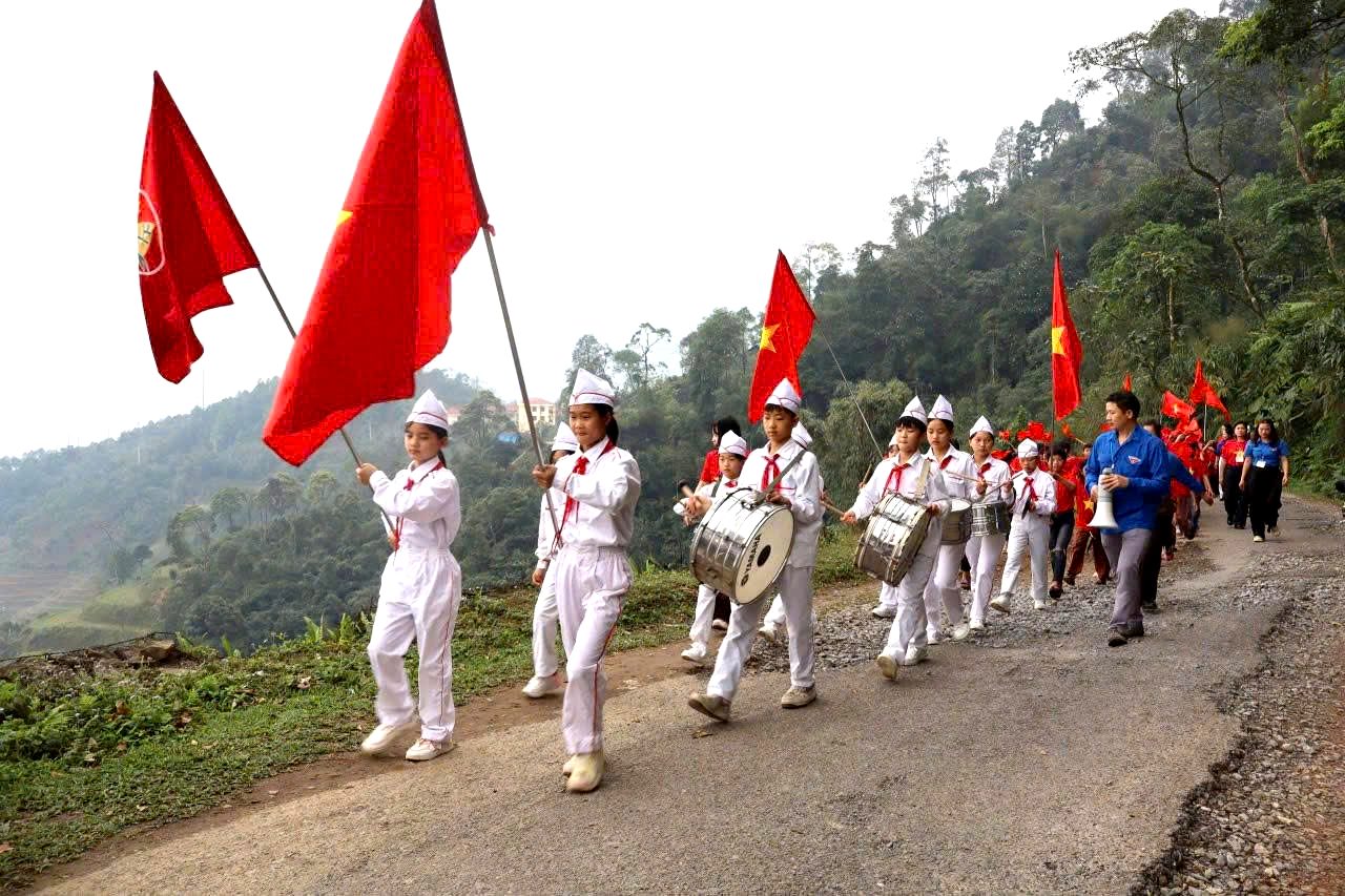 Học sinh Lào Cai tích cực cổ động ngày bầu cử - Ảnh 6.