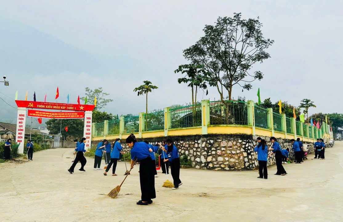 Học sinh Lào Cai tích cực cổ động ngày bầu cử - Ảnh 14.