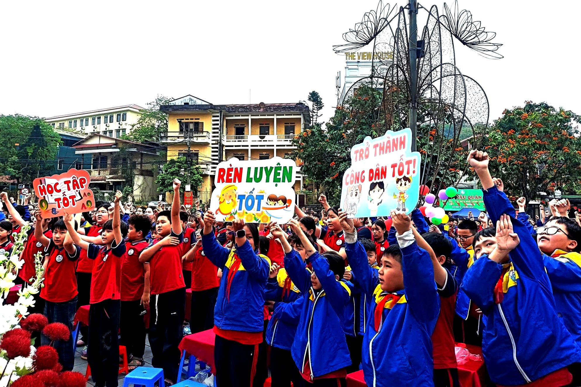 Học sinh Lào Cai tích cực cổ động ngày bầu cử - Ảnh 16.