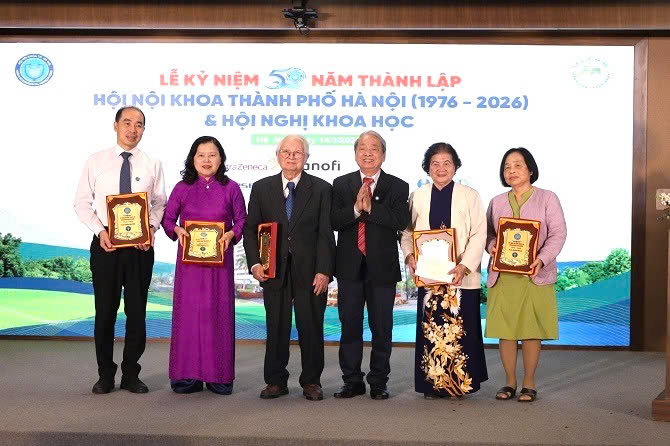 50 năm Hội Nội khoa thành phố Hà Nội - Hội nghị của các nhà khoa học - Ảnh 3.