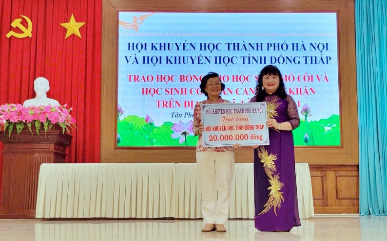 Khuyến học H&agrave; Nội v&agrave; Đồng Th&aacute;p gắn kết, trao đổi kinh nghiệm x&acirc;y dựng x&atilde; hội học tập - Ảnh 3.