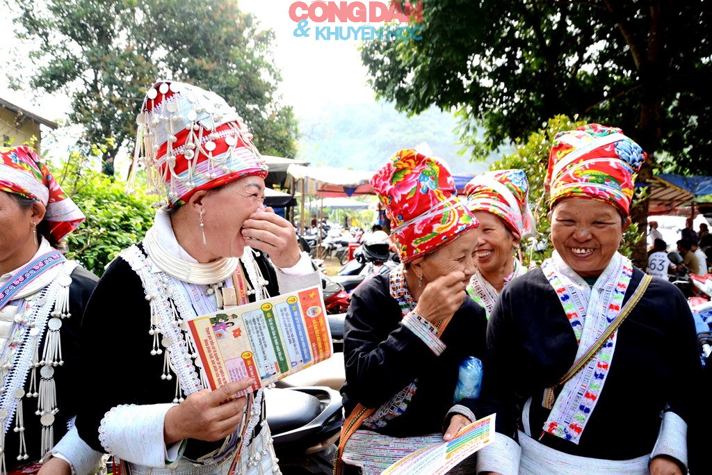 Rộn ràng ngày hội “Biên phòng toàn dân” ở Lũng Pô, nơi con sông Hồng chảy vào đất Việt - Ảnh 13.