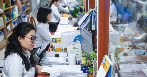 Từ ngày 1/3 bãi bỏ toàn bộ 12 quyết định, thông tư về quản lý công chức, viên chức, thanh tra, lưu trữ... - Ảnh 1.