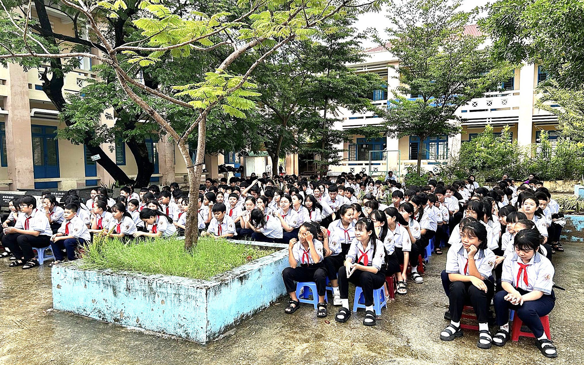 Bạo lực học đường c&oacute; bớt đi nếu kh&ocirc;ng c&oacute; mạng x&atilde; hội? - Ảnh 2.