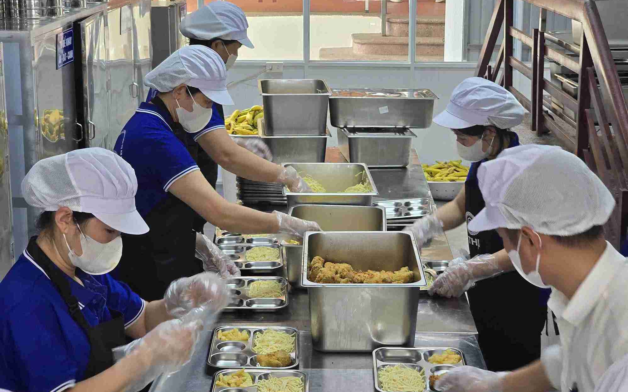 "Đừng ăn cố con nh&eacute;": Lời dặn x&oacute;t xa v&agrave; vụ 300 tấn thịt lợn bệnh v&agrave;o bếp ăn trường học - Ảnh 2.