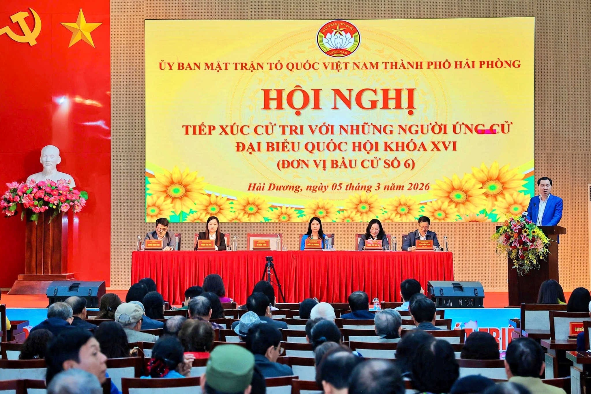 Ông Vũ Văn Tiến, Ủy viên Đoàn Chủ tịch, Trưởng Ban Tuyên giáo Cơ quan Ủy ban Trung ương MTTQ Việt Nam trình bày nội dung chương trình hành động.