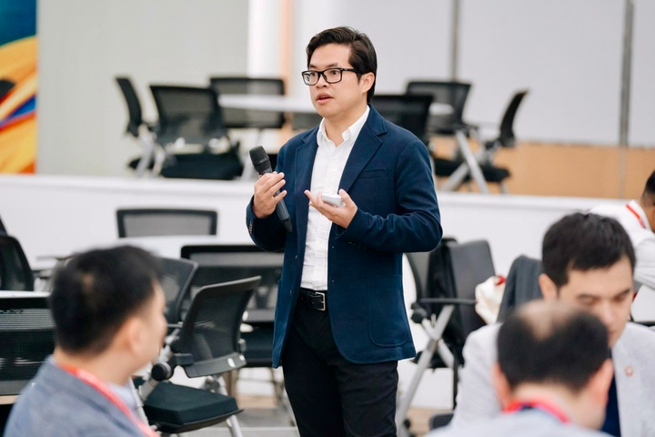 Tiến sĩ Hồ Phạm Minh Nhật: Người x&acirc;y "xương sống" to&aacute;n học cho tr&iacute; tuệ nh&acirc;n tạo thế giới   - Ảnh 1.