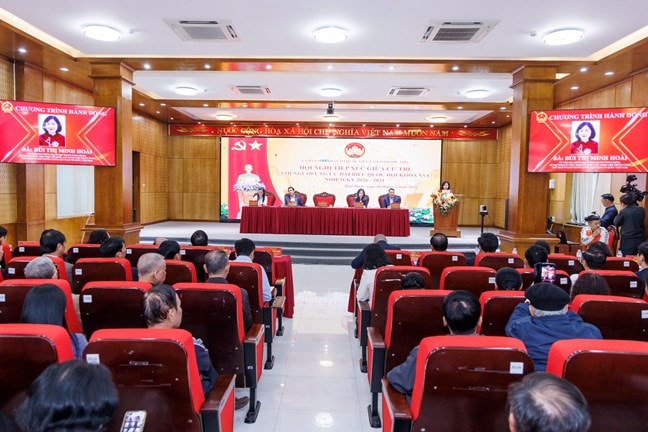 Chủ tịch Ủy ban Trung ương Mặt trận Tổ quốc Việt Nam B&ugrave;i Thị Minh Ho&agrave;i tiếp x&uacute;c cử tri tại Ph&uacute; Thọ - Ảnh 3.