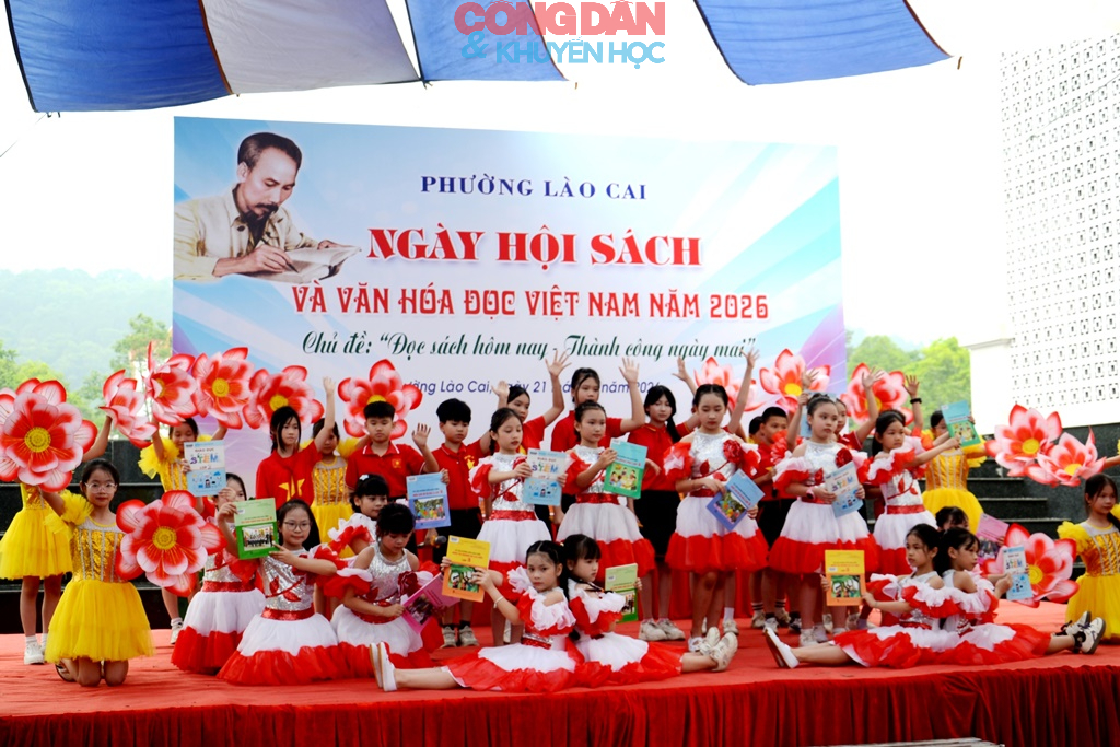 Tưng bừng &ldquo;Ng&agrave;y hội S&aacute;ch v&agrave; Văn h&oacute;a đọc&rdquo; ở phường L&agrave;o Cai - Ảnh 1.