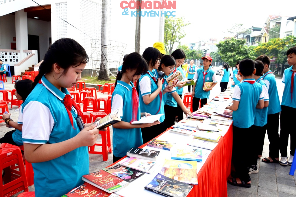 Tưng bừng &ldquo;Ng&agrave;y hội S&aacute;ch v&agrave; Văn h&oacute;a đọc&rdquo; ở phường L&agrave;o Cai - Ảnh 12.