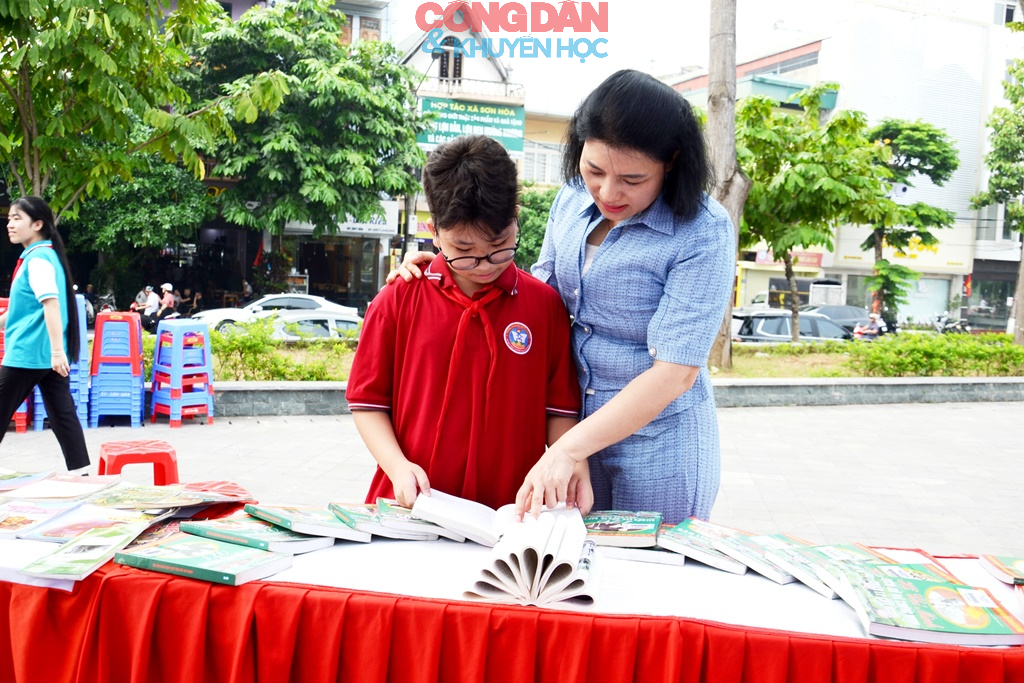 Tưng bừng &ldquo;Ng&agrave;y hội S&aacute;ch v&agrave; Văn h&oacute;a đọc&rdquo; ở phường L&agrave;o Cai - Ảnh 14.