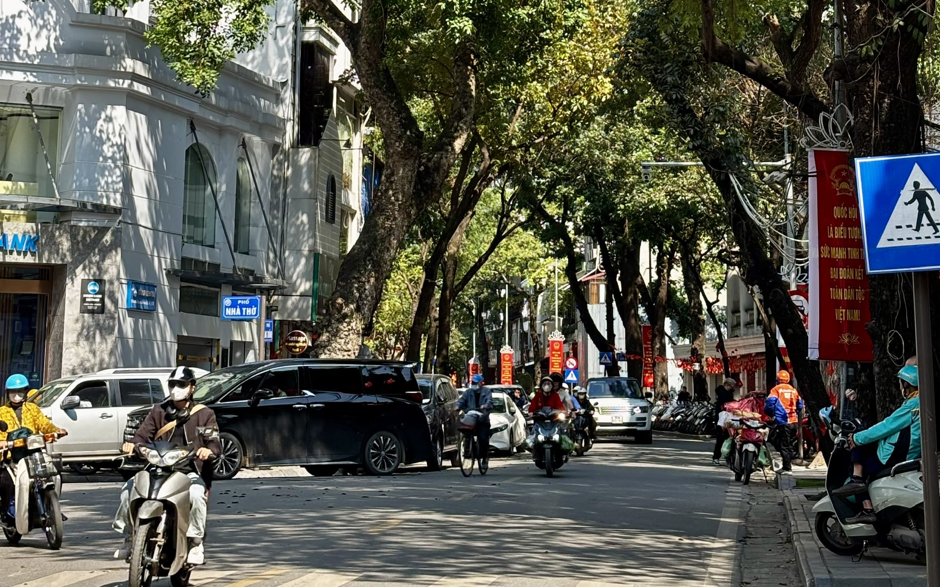 Điều tiết giao th&ocirc;ng sau lễ: người d&acirc;n trở lại Thủ đ&ocirc; cần ch&uacute; &yacute; - Ảnh 1.