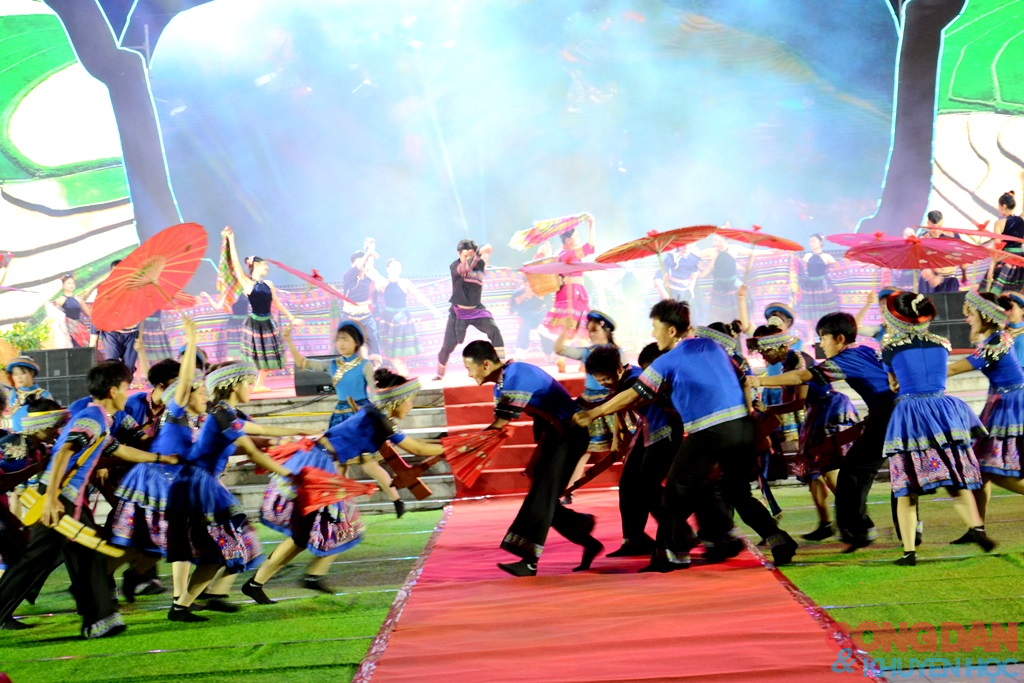 Lễ hội m&ugrave;a h&egrave; Sa Pa ch&agrave;o đ&oacute;n du kh&aacute;ch - Ảnh 10.