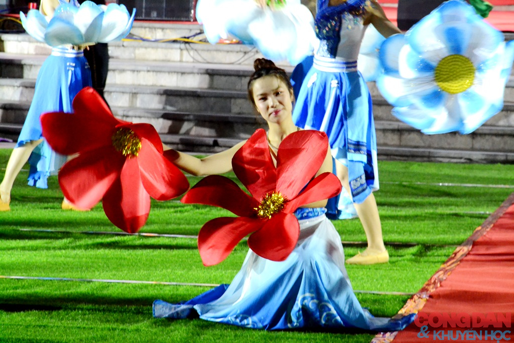 Lễ hội m&ugrave;a h&egrave; Sa Pa ch&agrave;o đ&oacute;n du kh&aacute;ch - Ảnh 13.