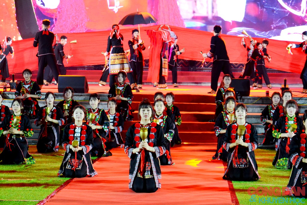 Lễ hội m&ugrave;a h&egrave; Sa Pa ch&agrave;o đ&oacute;n du kh&aacute;ch - Ảnh 14.