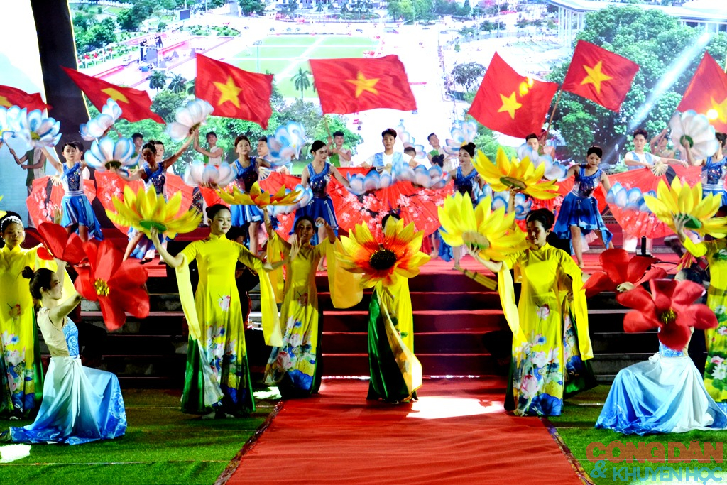 Lễ hội m&ugrave;a h&egrave; Sa Pa ch&agrave;o đ&oacute;n du kh&aacute;ch - Ảnh 4.