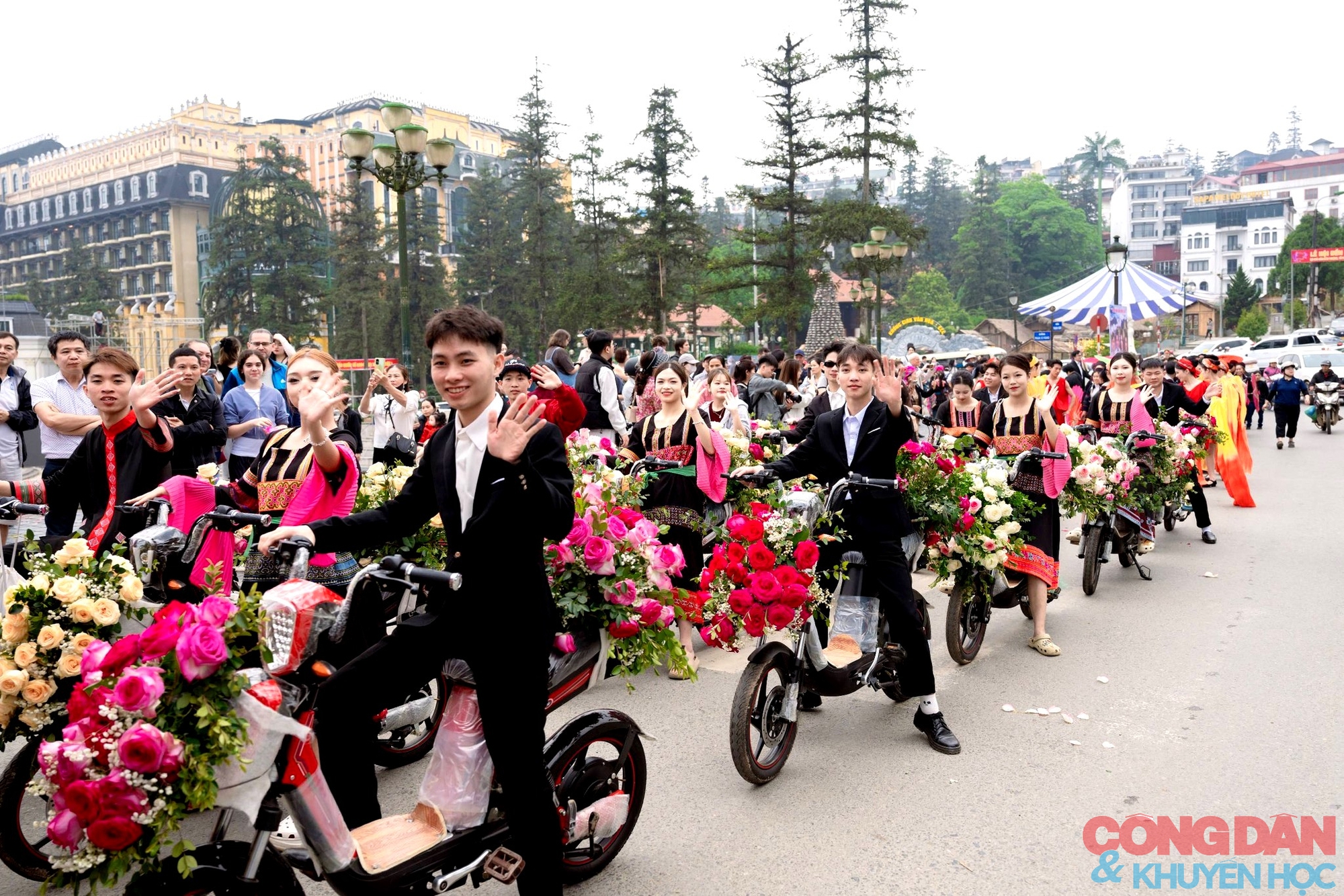 Lễ hội m&ugrave;a h&egrave; Sa Pa ch&agrave;o đ&oacute;n du kh&aacute;ch - Ảnh 17.