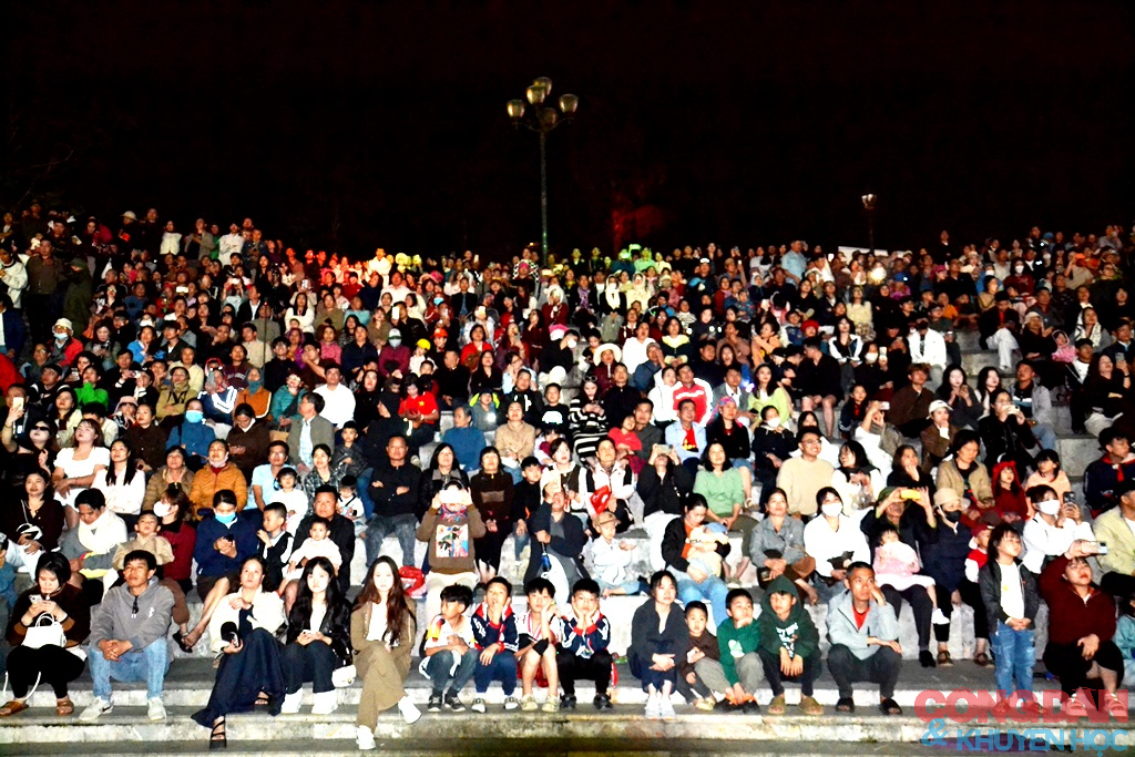 Lễ hội m&ugrave;a h&egrave; Sa Pa ch&agrave;o đ&oacute;n du kh&aacute;ch - Ảnh 20.