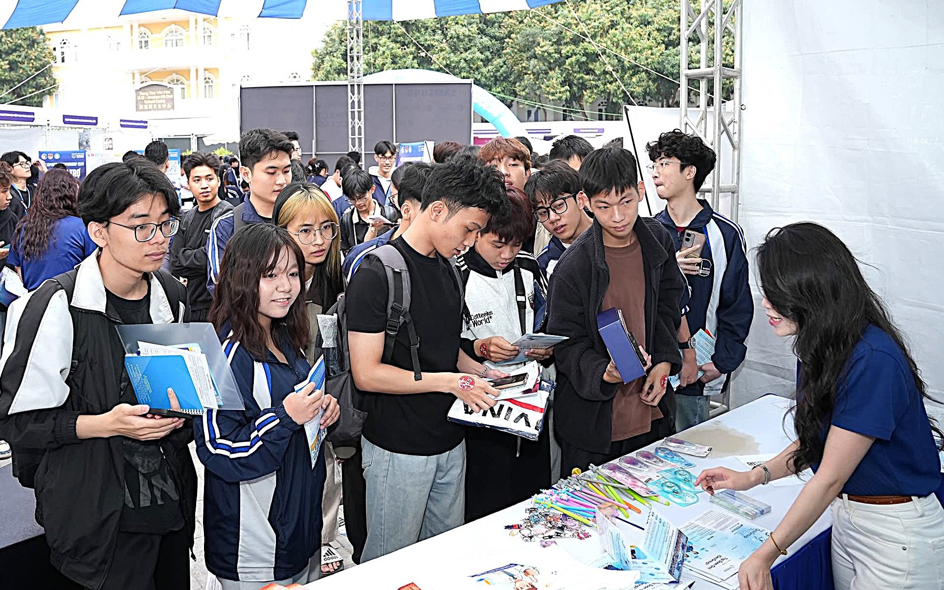 IELTS 5.5: "Ngưỡng cửa" mới trong cuộc đua tuyển sinh và đào tạo kỹ sư bán dẫn tỷ đô - Ảnh 3.