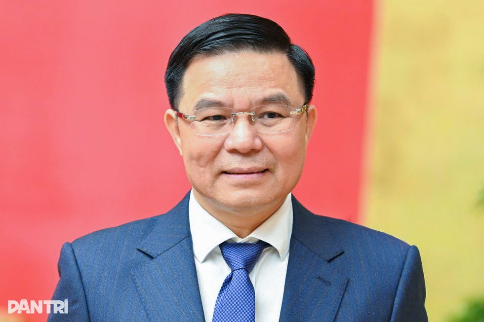 Danh s&aacute;ch 17 bộ trưởng, trưởng ng&agrave;nh của Ch&iacute;nh phủ kh&oacute;a mới - Ảnh 10.