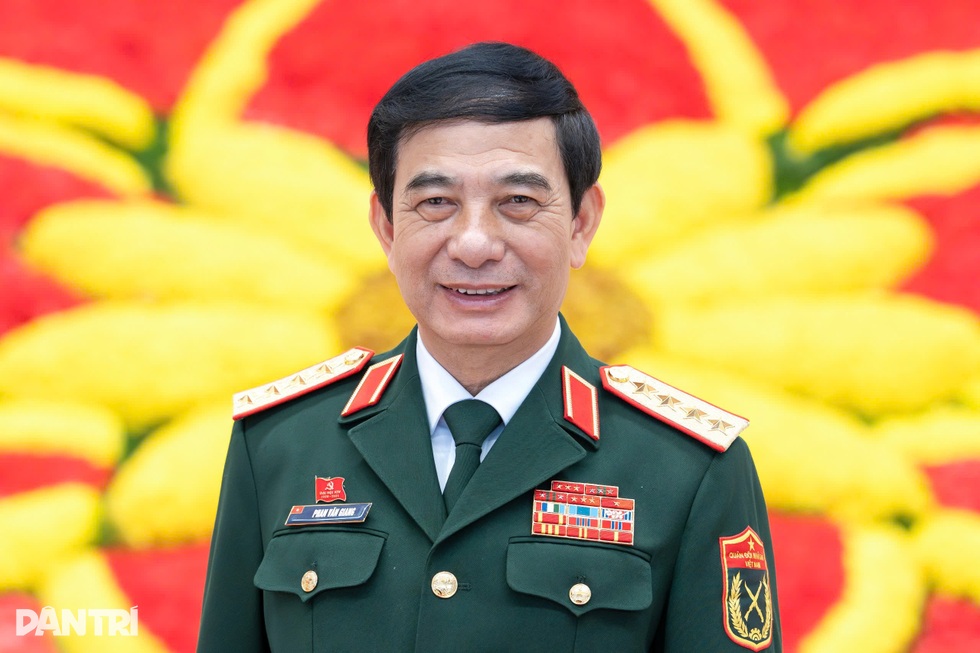 Danh s&aacute;ch 17 bộ trưởng, trưởng ng&agrave;nh của Ch&iacute;nh phủ kh&oacute;a mới - Ảnh 4.