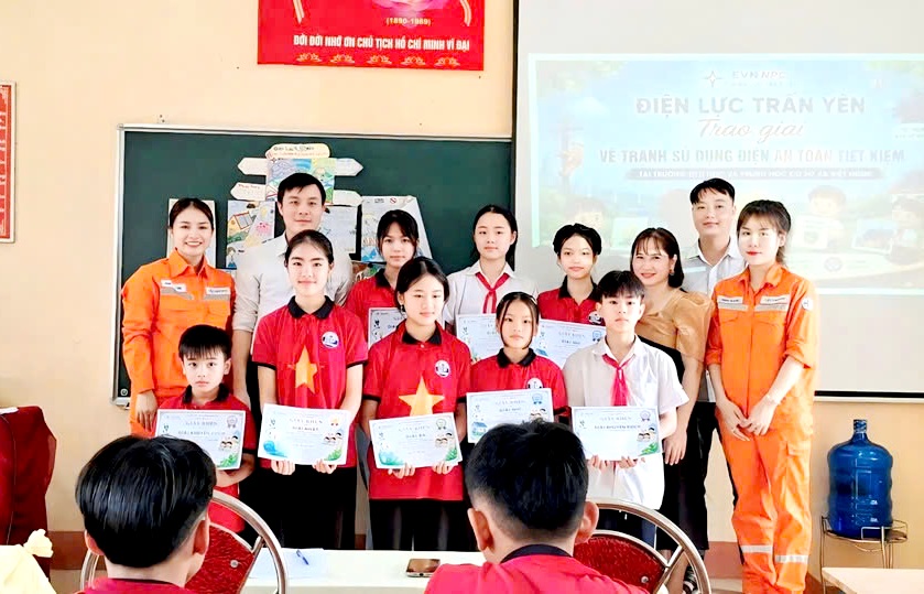 Học sinh L&agrave;o Cai thi vẽ tranh về tiết kiệm điện m&ugrave;a h&egrave; - Ảnh 1.