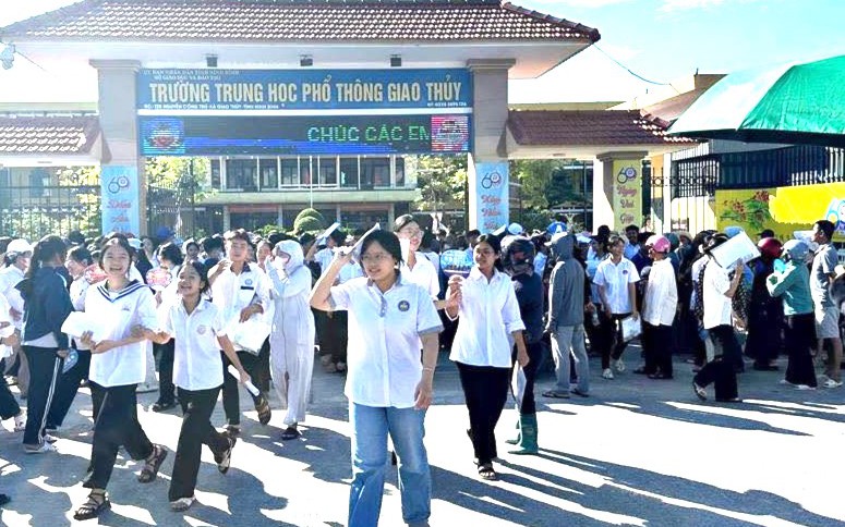 Xu hướng đề Ngữ văn thi v&agrave;o lớp 10 - chạm v&agrave;o cảm x&uacute;c - Ảnh 2.