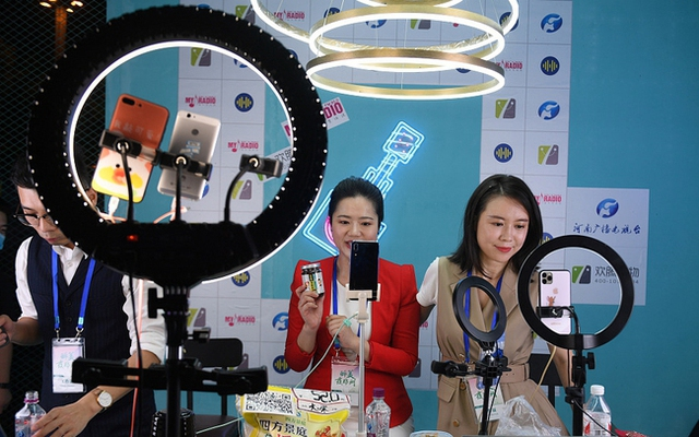 Từ 1/7/2026: Livestream b&aacute;n h&agrave;ng sẽ kh&ocirc;ng c&ograve;n "v&ugrave;ng x&aacute;m", KOL/KOC c&oacute; thể bị ngắt s&oacute;ng ngay lập tức - Ảnh 1.
