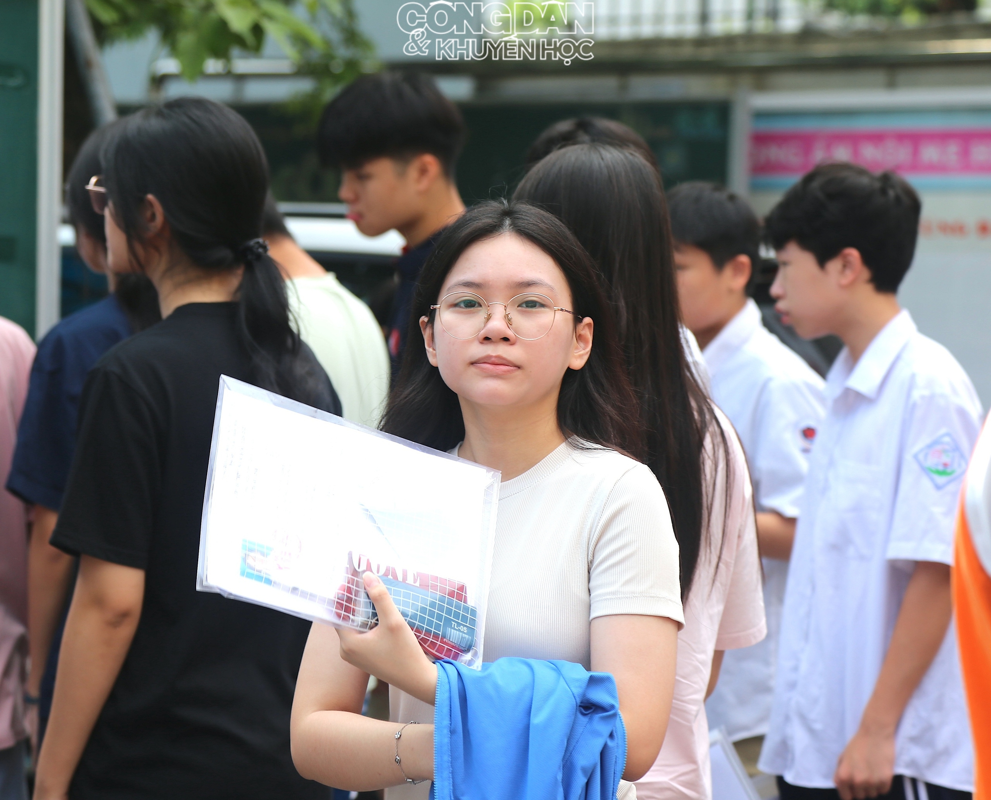 H&igrave;nh ảnh sĩ tử H&agrave; Nội đi l&agrave;m thủ tục dự thi v&agrave;o lớp 10 - Ảnh 10.