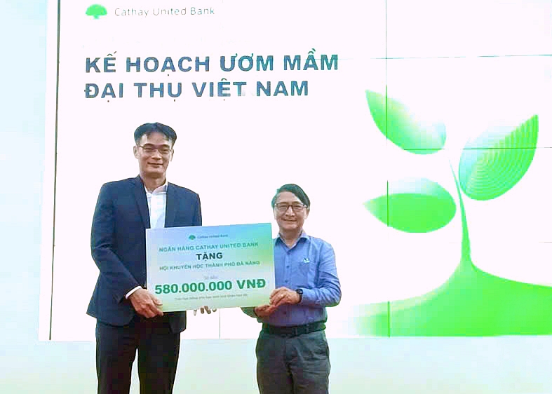 Trao học bổng Cathay United Bank tiếp sức học sinh ngh&egrave;o vượt kh&oacute;, năm học 2025-2026 - Ảnh 1.