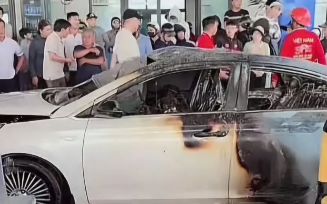 Khởi tố, bắt tạm giam l&aacute;i xe trong vụ ch&aacute;y &ocirc; t&ocirc; tại Đ&agrave; Nẵng - Ảnh 4.