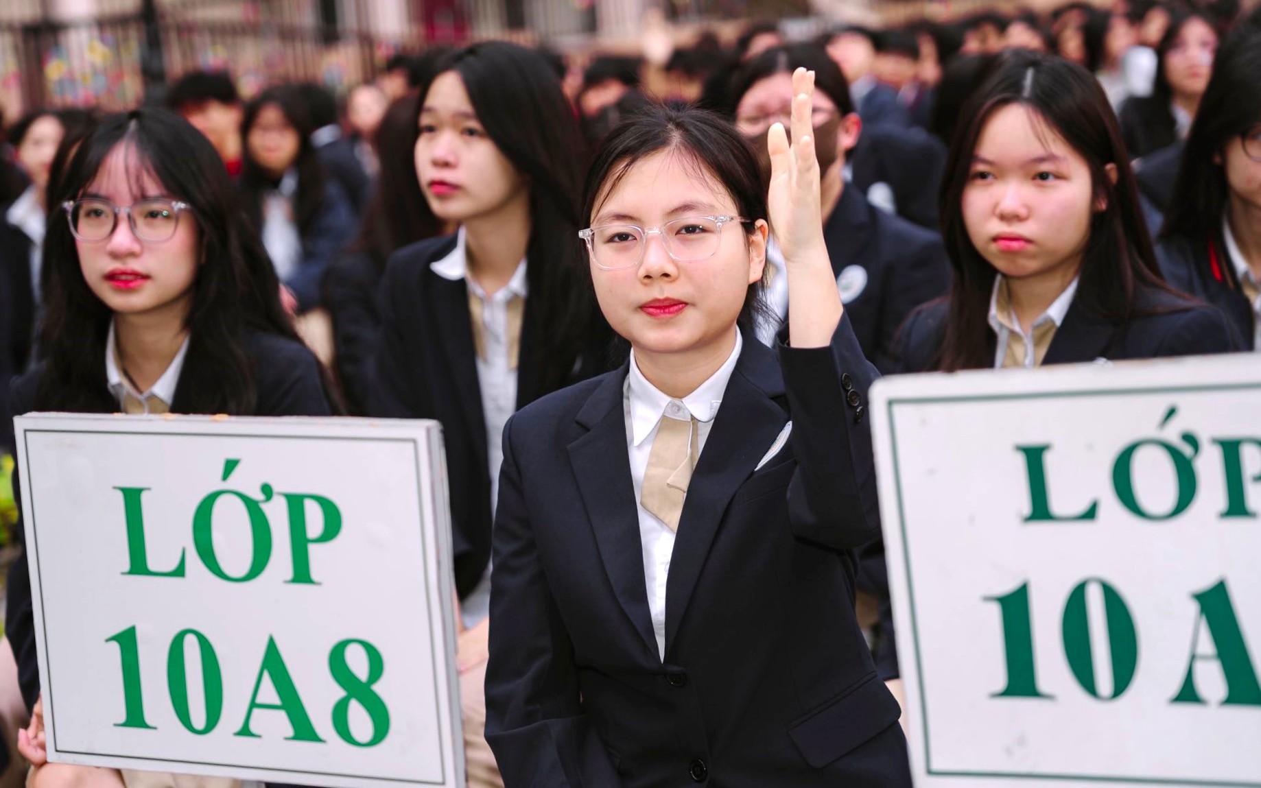 Thi v&agrave;o lớp 10: Chặng đua nước r&uacute;t, vượt qua &aacute;p lực "c&aacute;nh cửa hẹp" - Ảnh 3.